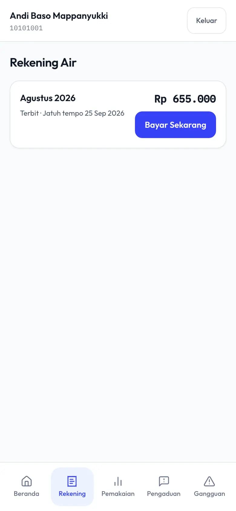 Layar rekening pelanggan di ponsel dengan tombol Bayar Sekarang pada rekening yang belum lunas.